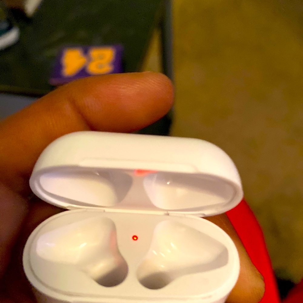 ✅1st Gen Airpod (⛔️CHARGER CASE ONLY)